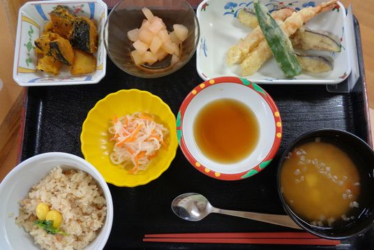 食事のトレイ