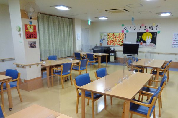 落ち着いた空間の食堂