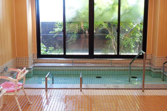温かみのある浴室