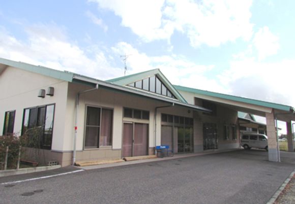 広々とした外観