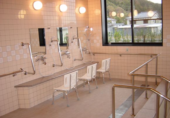 広々とした浴室