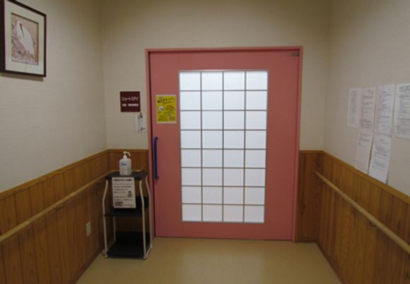 安全な出入口の廊下