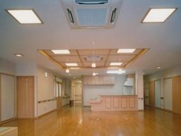 広々とした明るい機能訓練室