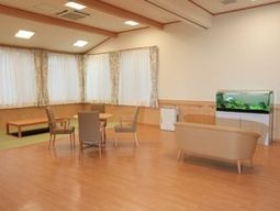 明るい居心地の良い多目的室