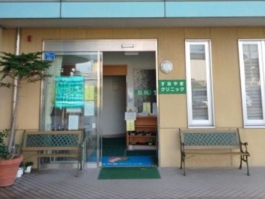 建物の玄関外観  