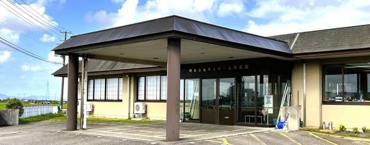 落ち着いた雰囲気の外観