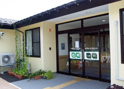 開放的なエントランス