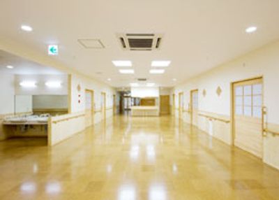 明るく広い廊下