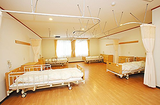 明るい広々とした居室