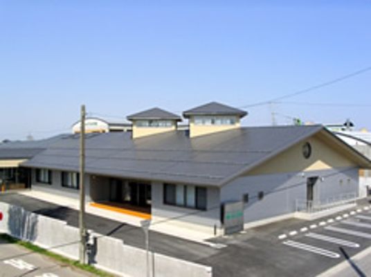 広々とした外観