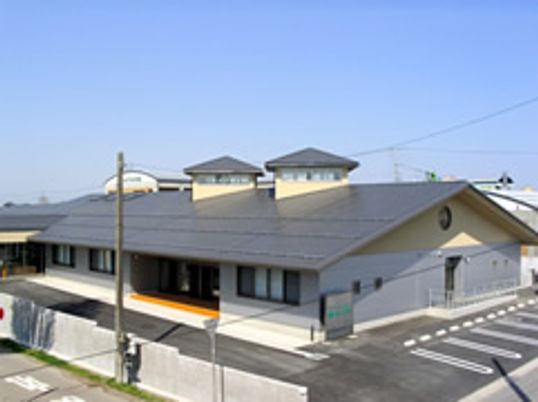 広々とした外観