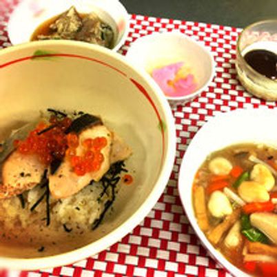 多彩な料理の食堂