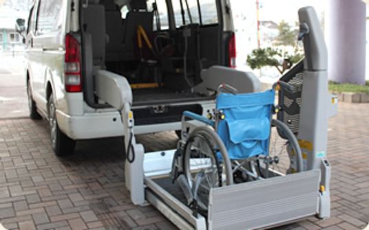 車椅子対応の送迎車