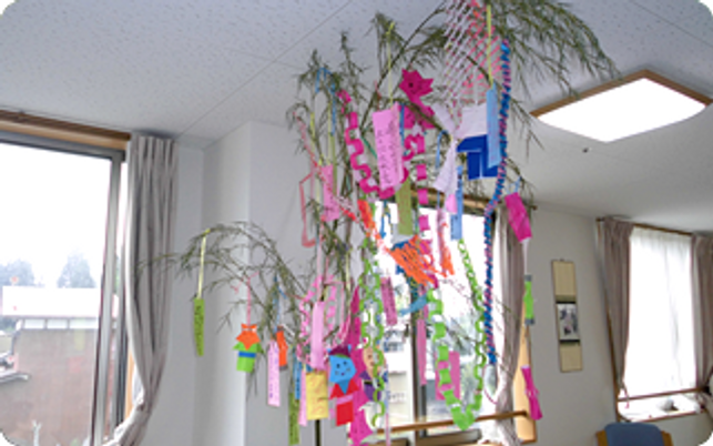 短冊が飾られた部屋