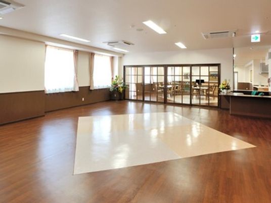 広々とした明るい機能訓練室