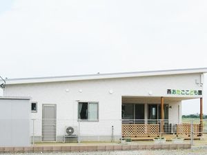 白い平屋の外観  