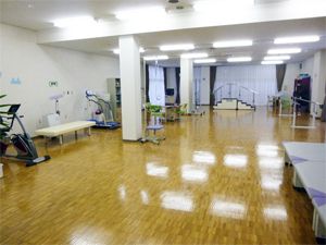 トレーニング設備が整った部屋