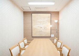 落ち着いた雰囲気の会議室
