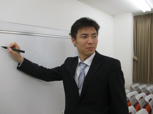 講義の様子の室内