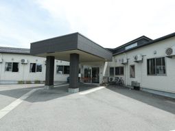 広々とした明るいエントランス