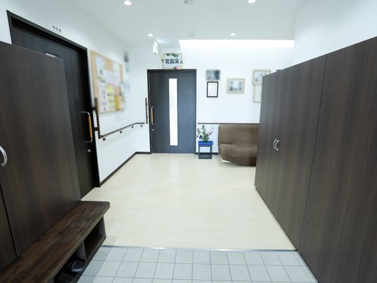 清潔感ある明るい廊下