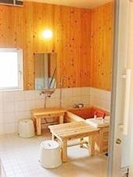 木目調で温かみのある浴室