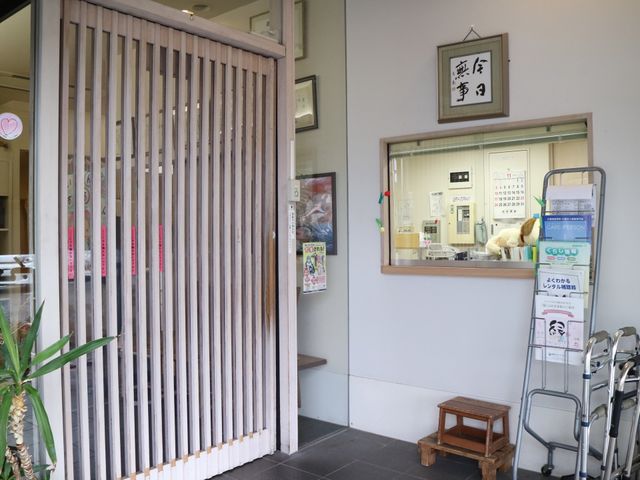 受付エリア 受付 温かみのあるフロントで、利用者さまの快適な対応を心がけています。日々のコミュニケーションも大切にしています。