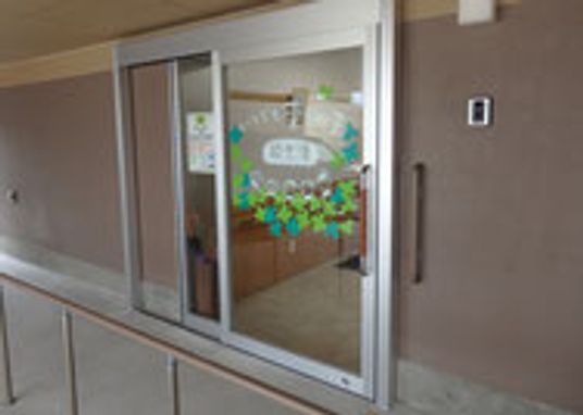 両開き戸の入口