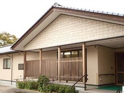 和風の明るい建物外観