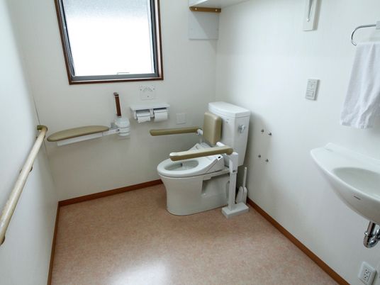バリアフリーのトイレ空間