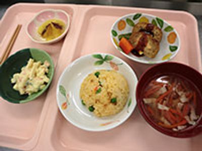彩り豊かな食事皿