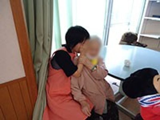 和やかな様子のリビング  