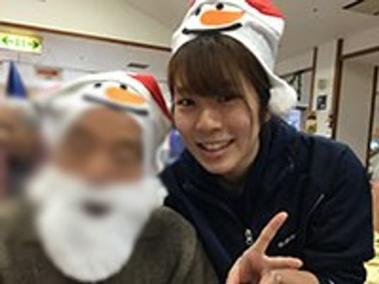 笑顔の介護士