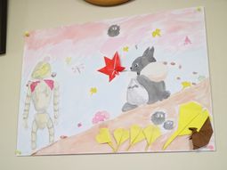 壁掛けのカラフルな絵