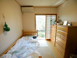 明るい和室の居室