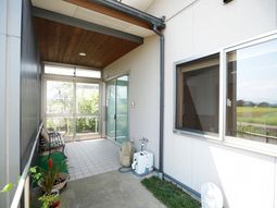 広々とした明るいテラス