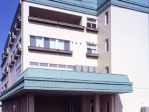 青空の建物外観