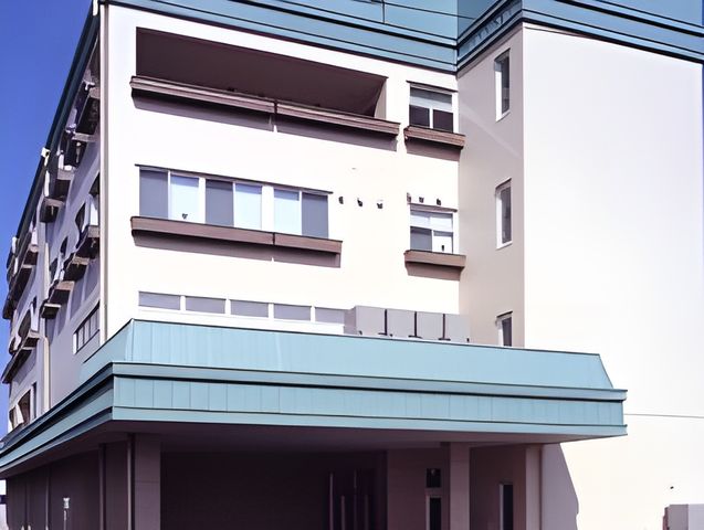 青空の建物外観