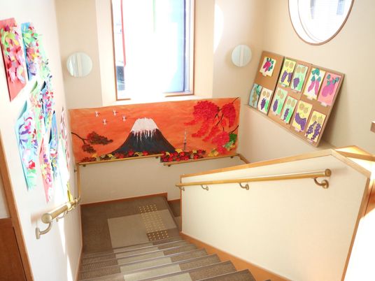 階段と壁のアート作品