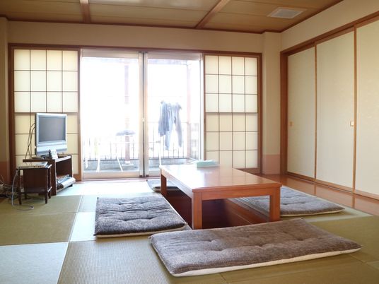 清潔な和室の居室