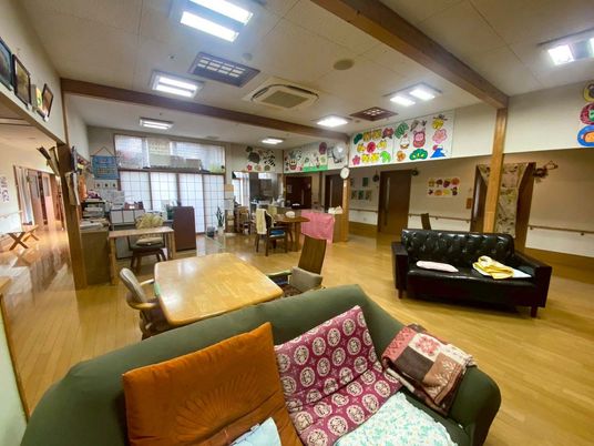 家庭的な雰囲気の部屋