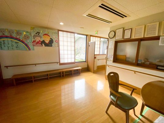 暖かな光が入る室内