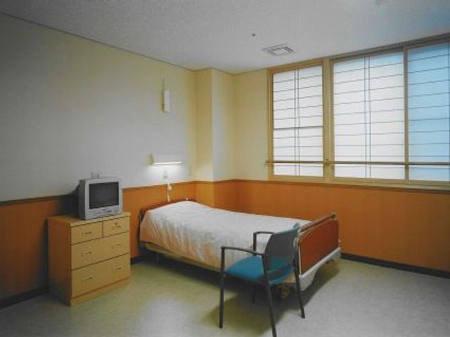 テレビ付きの居室 居室 シンプルで整った個室です。窓からの自然光が心地よく、居心地の良さを感じられます。