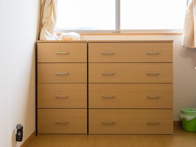 茶色の実用的なタンス