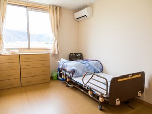 居室の明るい窓辺