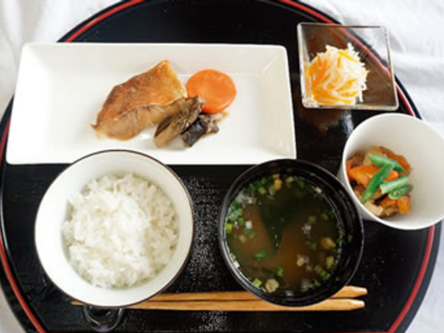 健康サポートの食事面倒 食堂 食事の準備を通し、入居者様の健康維持をお手伝いするやりがいのある仕事です。