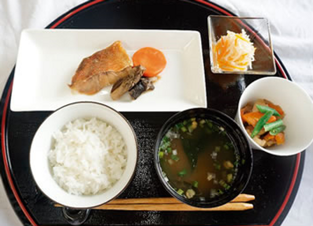 健康サポートの食事面倒 食堂 食事の準備を通し、入居者様の健康維持をお手伝いするやりがいのある仕事です。