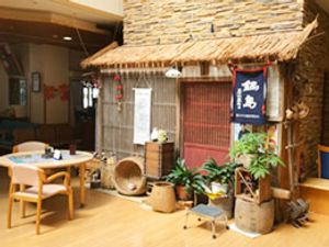 和風の装飾が特徴の共有スペース  