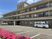 施設外観と駐車場  