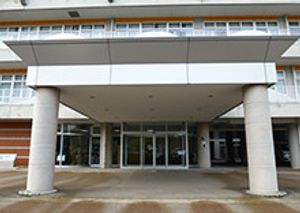 立派な建物の外観